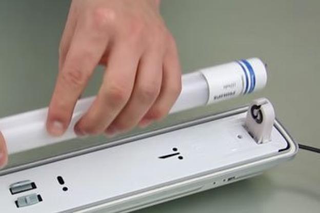 Comment installer un tube LED TL T8 avec ballast électronique ?